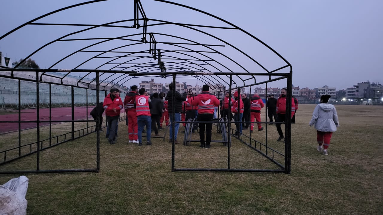 Nothilfe-Zelte Kurdistan Aufbau von Zelten für die Betroffenen der Erdbeben